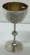 A good silver and silver gilt chalice. London 1898. Approx. 55 grams. Est. £40 - £60.