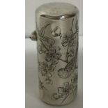 A rare Victorian scent bottle engraved with birds. London 1882. By Sampson Mordan. Approx. 54 grams.