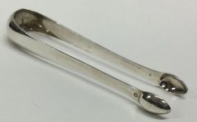 A pair of Continental silver sugar tongs. Approx. 46 grams. Est. £15 - £20.
