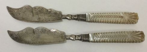 A pair of William IV silver and MOP fish knives. Birmingham 1834. By George Unite.
