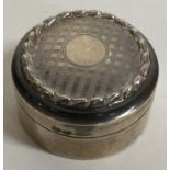 A silver box with lift-off lid. Birmingham 1901. By Henry Williamson Ltd. Approx. 19 grams.