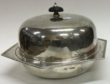 A circular silver muffin dish and cover. Sheffield. Approx. 600 grams. Est. £150 - £200.