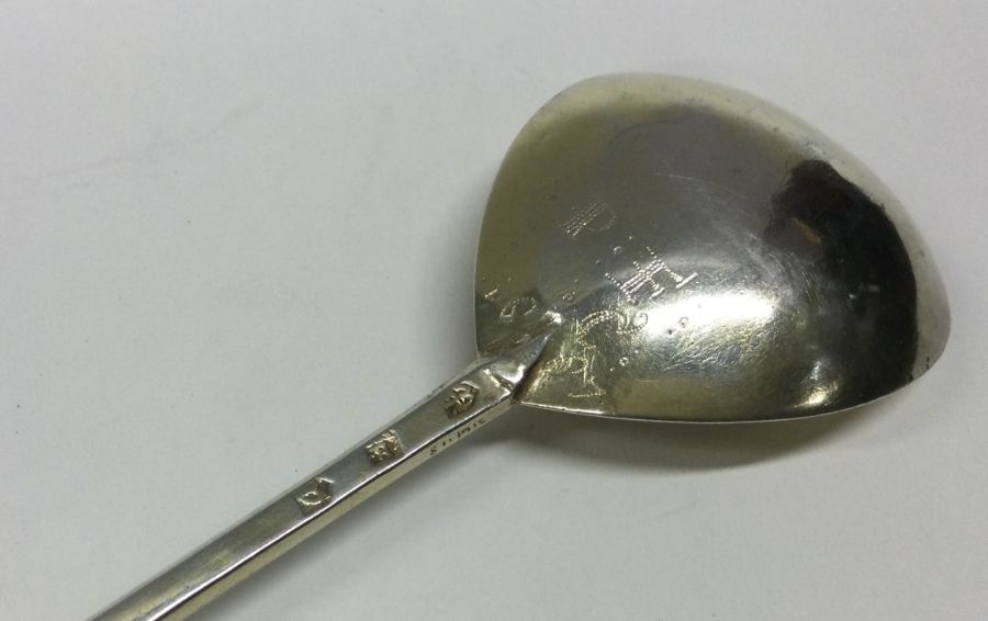 EXETER: An Elizabeth I silver gilt seal top spoon. c1600. By William Bartlett. - Image 3 of 3