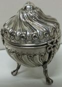 A heavy Victorian silver string box. London 1890. Approx. 148 grams.