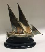 A Continental silver model of a boat. Approx. 167 grams. gross weight. Est. £30 - £50.