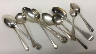 A large collection of silver teaspoons. Approx. 115 grams. Est. £60 - £80.