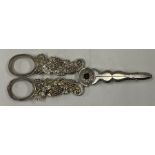 A fine silver gilt pair of grape scissors heavily embossed with vines. London 1826.