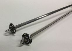 A pair of silver meat skewers with chased decoration. Approx. 36 grams.
