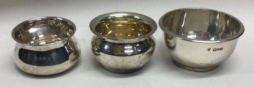 A group of three heavy silver sugar bowls. Approx.121 grams. Est. £60 - £80.