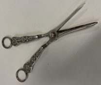 A fine pair of Elizabeth II Silver Jubilee silver grape scissors decorated with vines. London 1977.