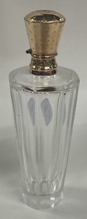 A 19th Century French glass scent bottle with gold lid. Approx. 41 grams gross weight.