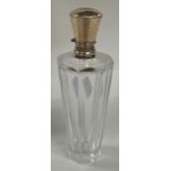 A 19th Century French glass scent bottle with gold lid. Approx. 41 grams gross weight.