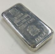 STUNT & CO: A fine 999 1 kilo silver bar. Approx. 1004 grams.