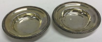 A pair of George III silver bowls. London 1811. By Henry Nutting.