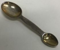 An Edwardian engine turned silver feeder spoon. London 1912. Approx. 29 grams.