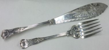 A fine pair of Kings' pattern silver fish servers. Sheffield 1902. By Walker and Hall.