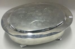 A heavy silver divider box bearing coat of arms. Approx. 1884 grams.