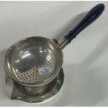 A good silver hinged tea strainer. Birmingham 1921. By MT&S. Approx. 65 grams.