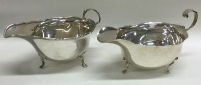 Two silver sauce boats. Various dates and makers. Approx. 173 grams.