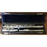 An old cased flute. Est. £20 - £30.