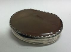 An 18th Century silver and agate hinged snuff box.