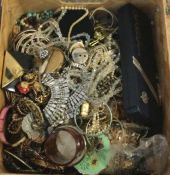 A good large collection of costume jewellery. Est.