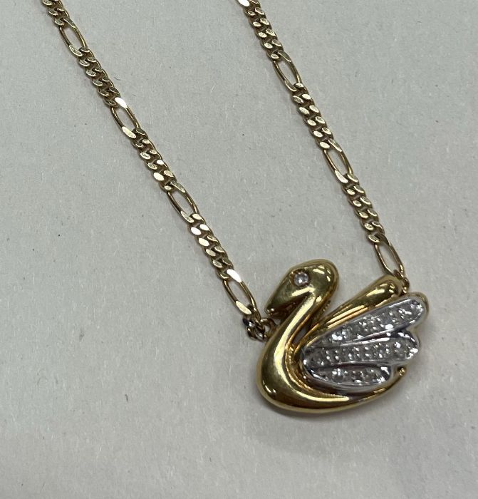 A heavy 18 carat gold pendant in the form of a swan inset with diamonds. - Image 2 of 2