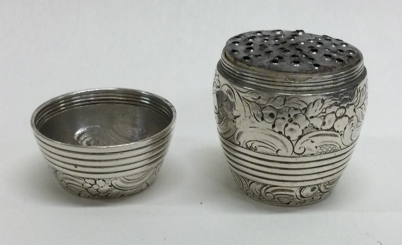 An 18th Century silver nutmeg grater. Circa 1780. Marked to interior. - Image 2 of 3
