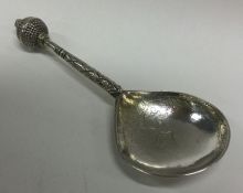 An early 17th Century silver scoop with engraved decoration. Makers' mark only.