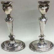 A pair of silver candlesticks. London 1972. By BP & Co.