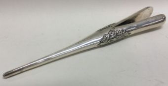 A heavy pair of Chinese export silver glove stretchers. Circa 1900. By Chu retailer.