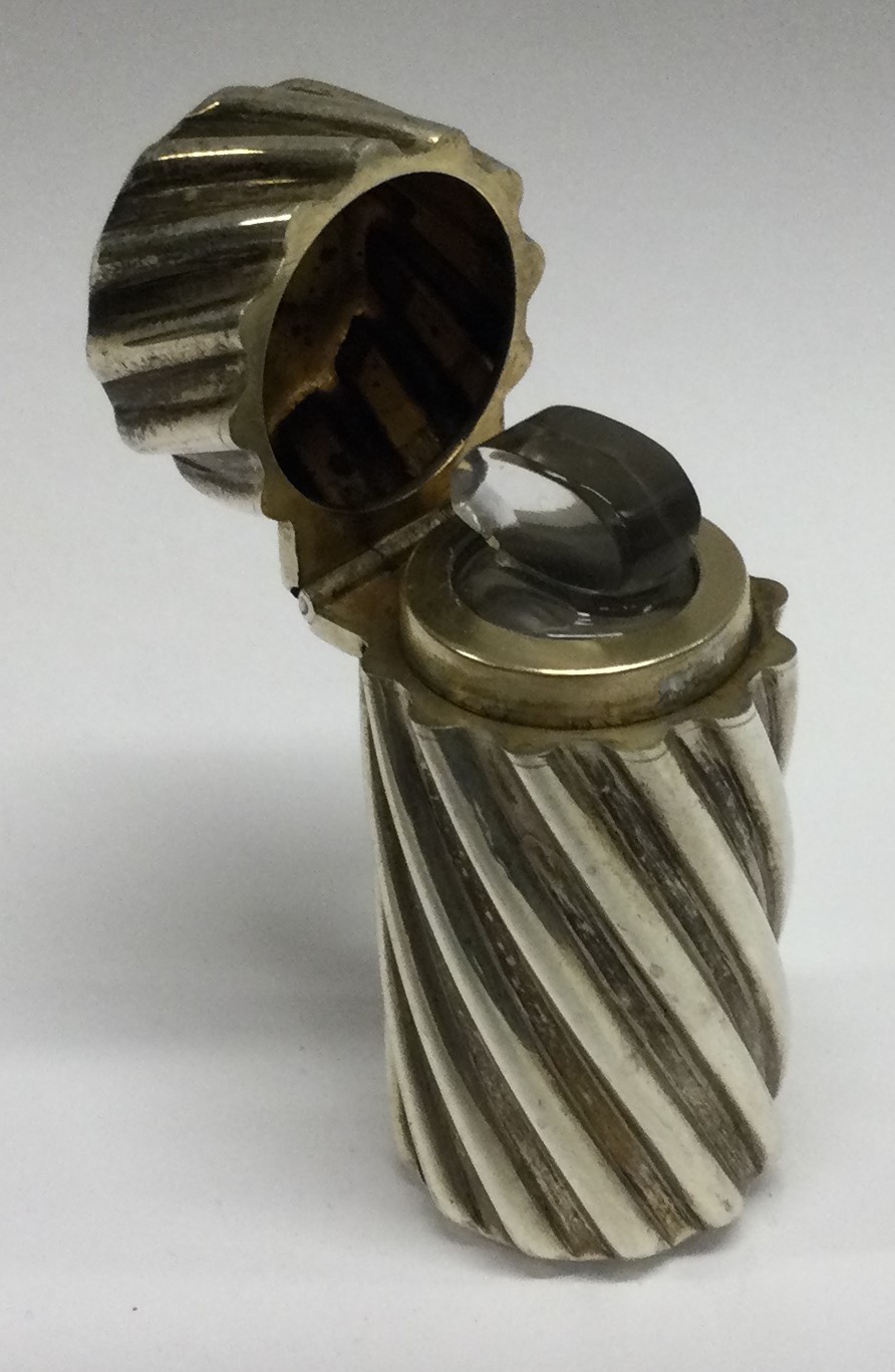A novelty Victorian silver scent bottle of spiral design. London 1896. - Bild 2 aus 2