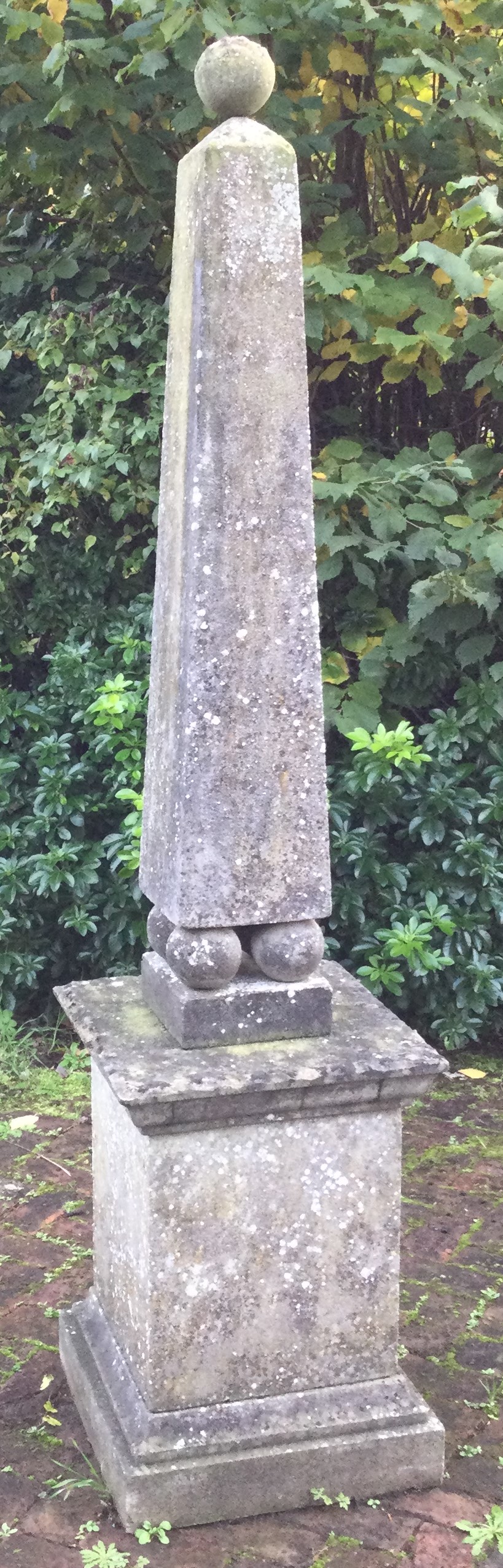 A good garden obelisk on square base with ball mounts. - Image 2 of 2