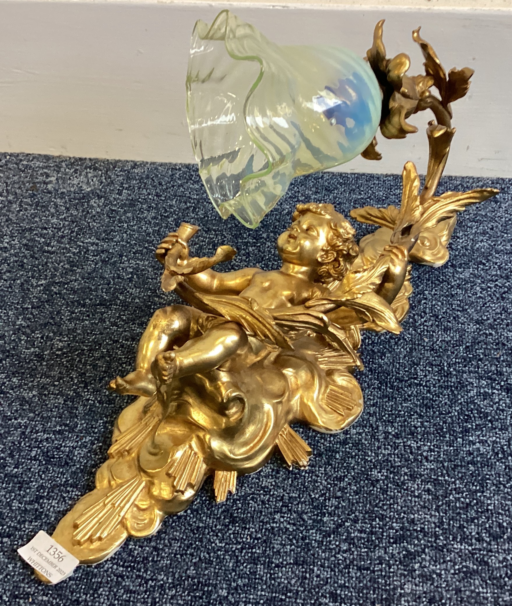 An attractive wall mounted lamp with gilded decoration. - Image 2 of 2