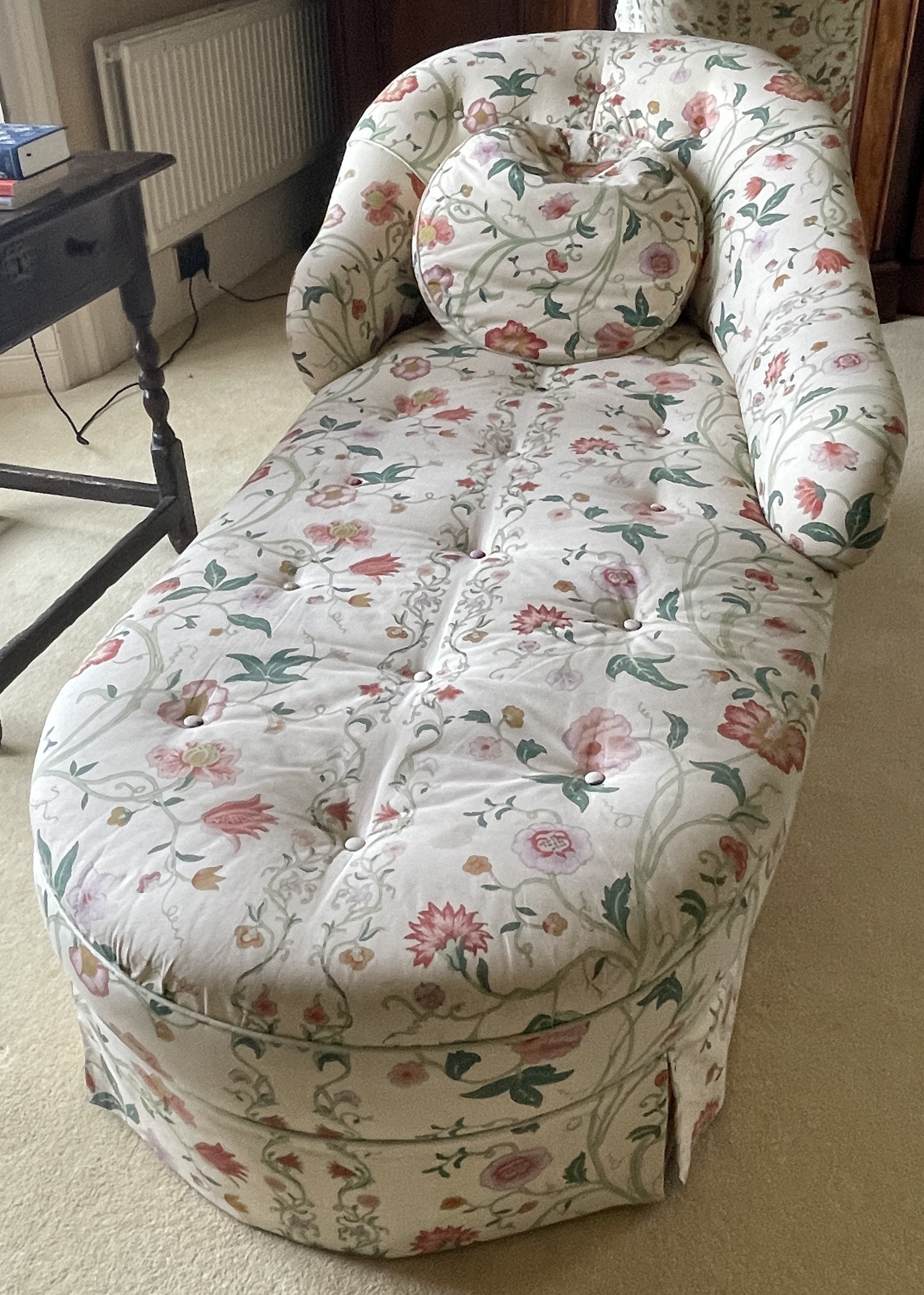 A good upholstered day bed together with matching armchair. - Image 3 of 3