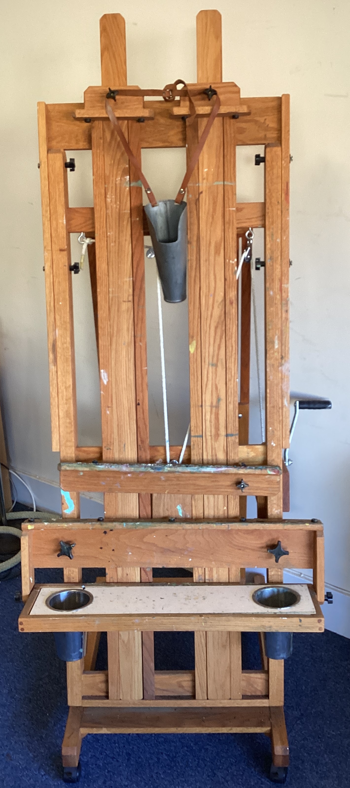 A good quality large artist easel with ratchet mechanism. - Image 3 of 3