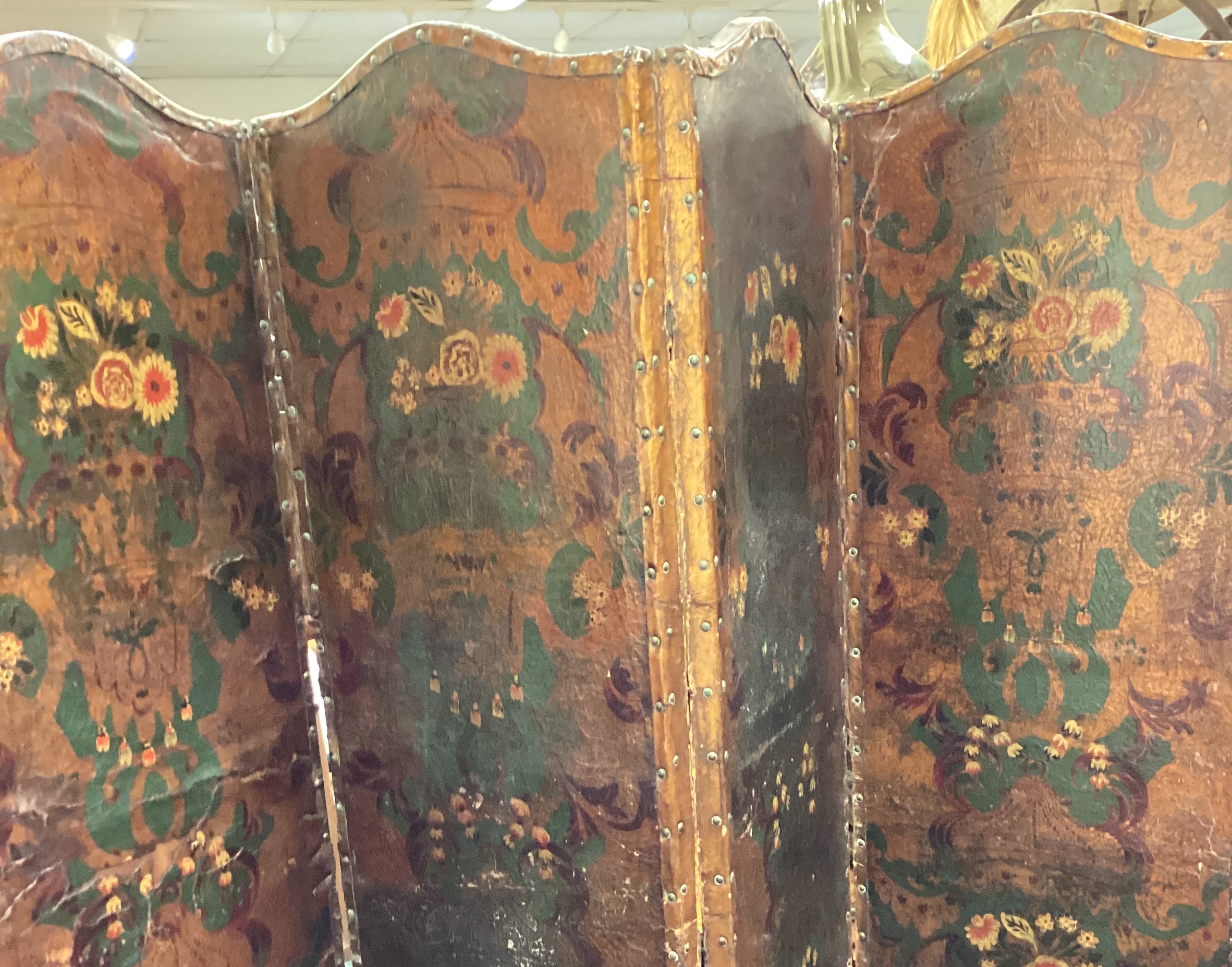 An attractive leather four fold screen decorated with flowers. - Image 2 of 3