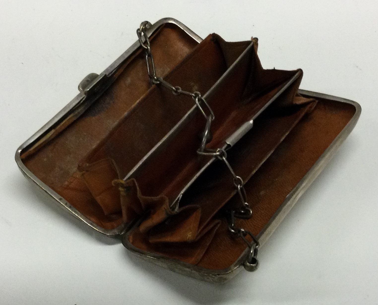 A silver purse with engine turned decoration. Birmingham 1914. - Image 2 of 2