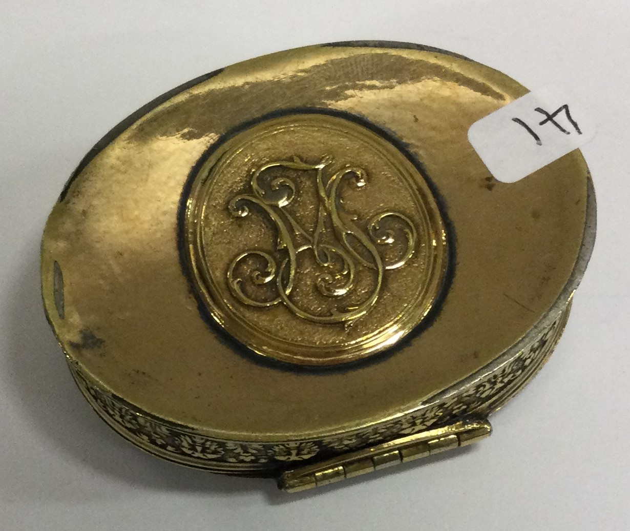 An early 18th Century silver and gem stone snuff box with embossed decoration. - Image 3 of 3