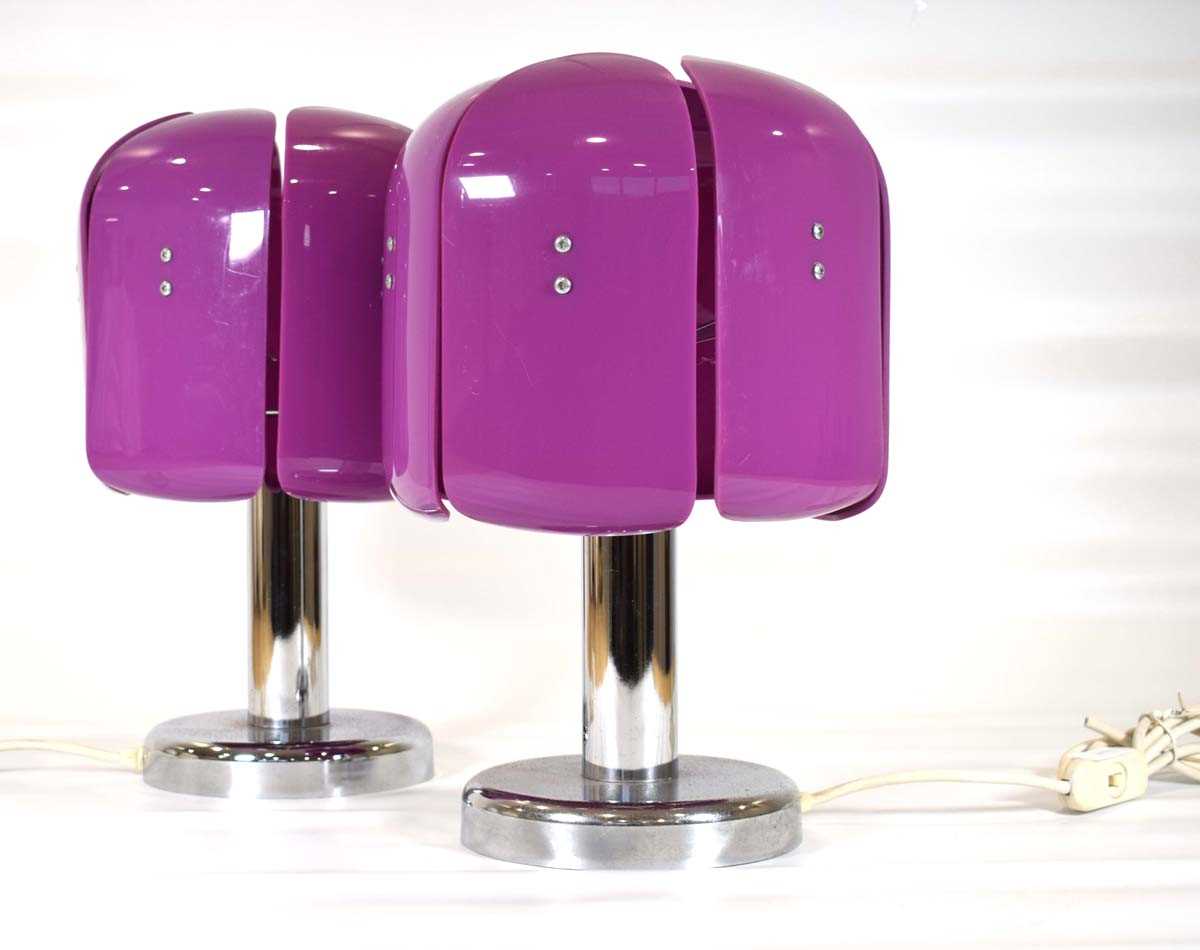 A pair of 1970's table lamps with chromed bodies and purple perspex sectional shades, h. 41 cmFairly - Image 2 of 4