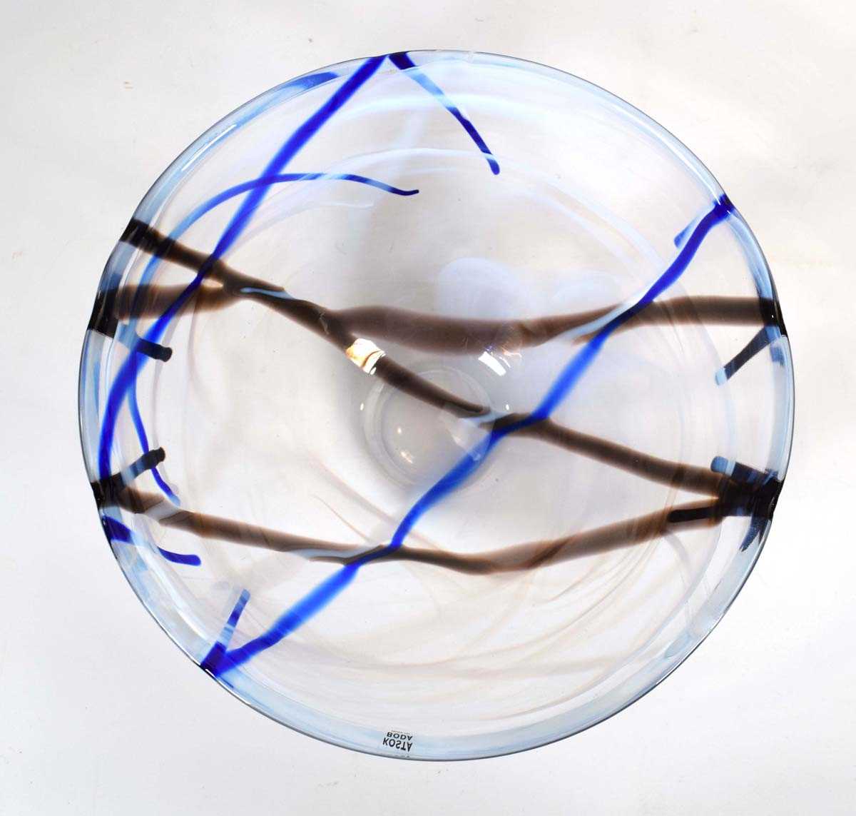 A Swedish 'contrast' glass bowl by Kosta Boda, d. 22 cm - Image 2 of 2
