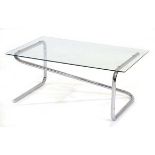 A 1980's chromed tubular coffee table of Z-form with a rectangular glass surface, 89 x 59 cm