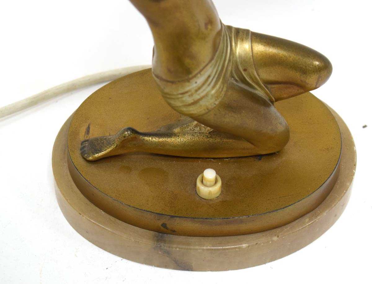 A figural table lamp in the Art Deco manner, modelled as a partially clad young lady, on a marble - Bild 3 aus 16