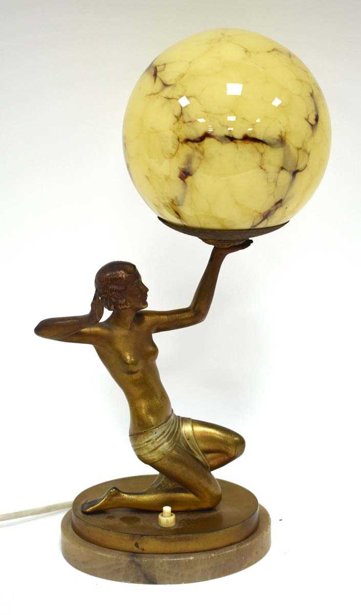 A figural table lamp in the Art Deco manner, modelled as a partially clad young lady, on a marble - Bild 2 aus 16