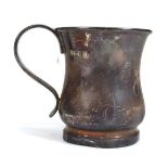 An early 20th century small silver tankard of typical form, HW&Co. Ltd., London 1913, h. 8.5 cm, 5.9
