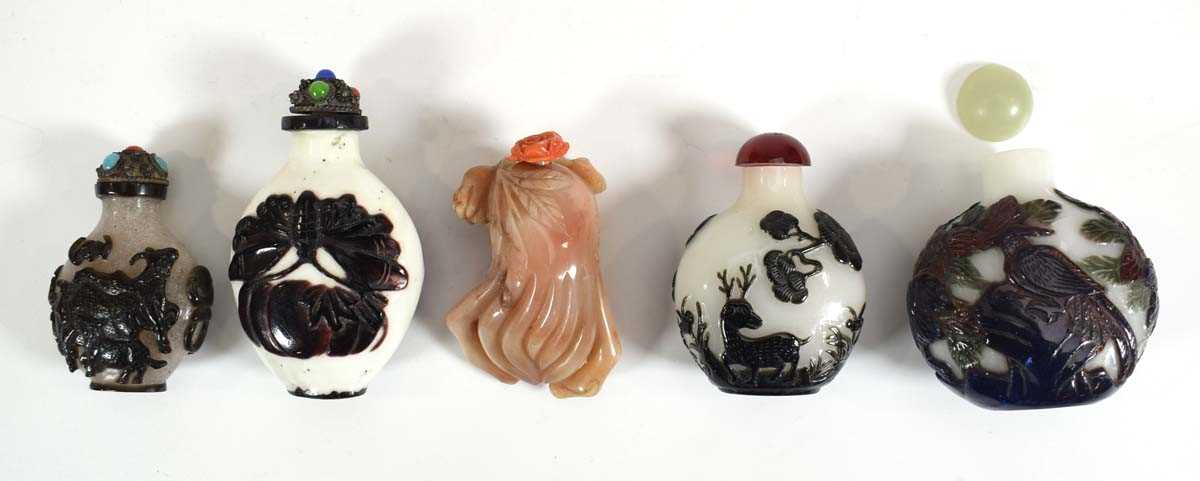 Five Chinese Export snuff bottles, max h. 7.5 cm (5) - Bild 2 aus 2