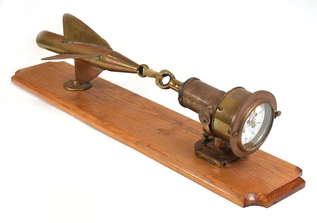 A Thomas Walker 'Cherub' Mark III ship's speed log and rotor, mounted to wooden display plinth