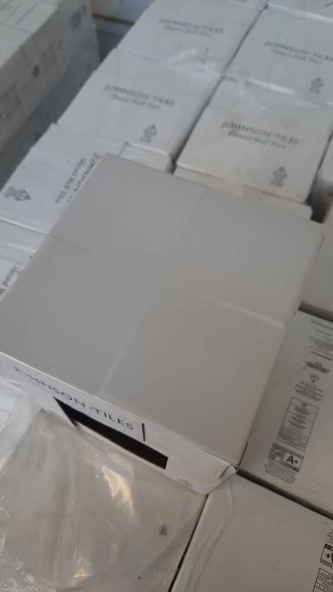 +VAT Approx 32 m2/ 32 boxes of 20cm x 20cm Johnson Tiles Astuce Collection Maison ceramic tiles in