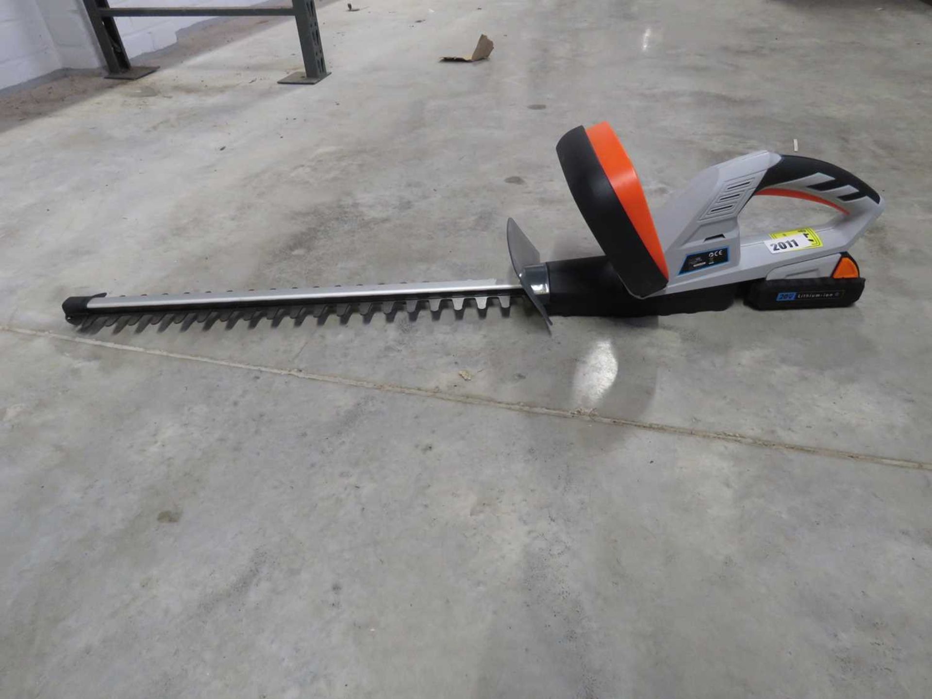 Cordless VonHaus hedge trimmer with battery, no charger
