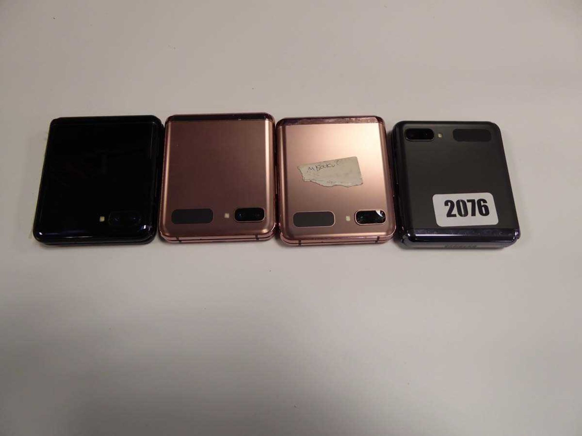 4 various Samsung Z Flip mobile phones, sold for spares and repairs, faulty screens etc - Image 3 of 3